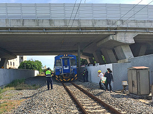 區間車撞上路人！清水、沙鹿路段延誤影響近千名旅客