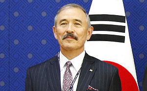 看起來像日本殖民時期總督? 美國駐韓大使哈里斯「被刮鬍子」