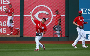 MLB／有夠衰！秋山翔吾運氣不佳　一打出去成罕見三殺(影)