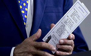 拜登小紙條洩漏大機密 首選副手人選可能是她