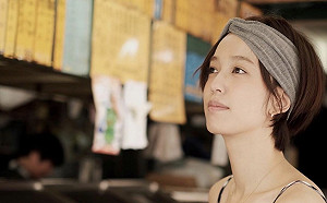 民生社區之花出爐！陳庭妮曬出露背日常照  網嗨：想巧遇