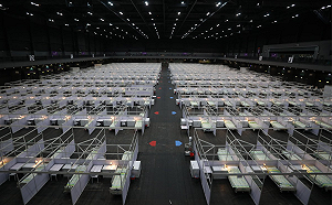 香港疫情不樂觀！武漢6專家組「方艙醫院支援隊」赴港