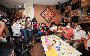 落實戴口罩及實聯制  盧秀燕率團隊稽查KTV等五類場所