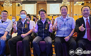 雙喜臨門！台中直轄市總工會表揚優秀勞工 理事長花錦忠獲選模範父親