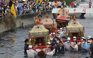 衝水路新塭嘉應廟首度陸巡  翁章梁頒尚方寶劍