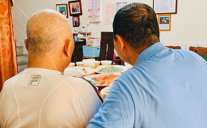 侯友宜曬父子背影照「時間彷彿回到過去」網友讚：人世間最美風景