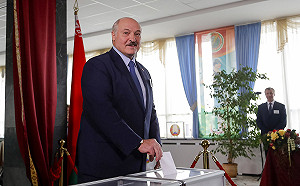 強人總統盧卡申科得意迎5連任 白羅斯爆萬人衝突