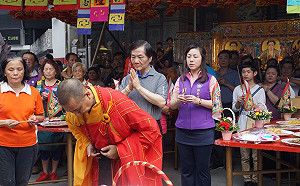 新北議員劉美芳驚爆  亡父劉炳偉曾看盛唐中醫