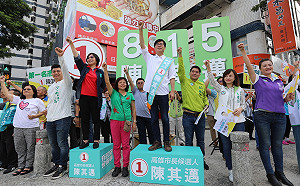 陳其邁車隊遊行左楠固票  關心颱風防汛整備