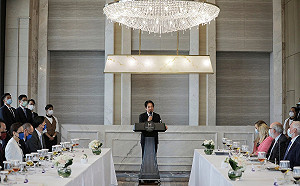 代表總統宴請阿札爾訪團 賴清德：「彩色口罩」成驚喜禮物