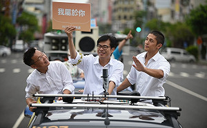 陪「暖男」掃街  吳怡農：大家心裡知道誰是最好選擇