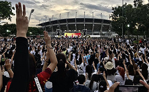 泰國學運喊改革王室踩紅線 法大急道歉：不會有下次