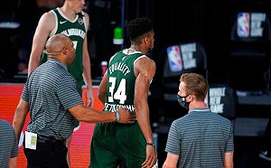 NBA／這不是MMA!字母哥頭鎚巫師中鋒被趕出場(影)