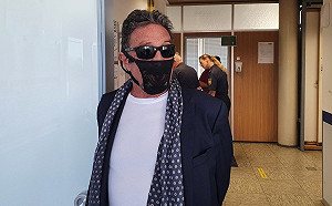 瘋狂更勝馬斯克！防毒軟體McAfee創辦人戴「丁字褲口罩」被捕