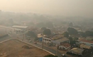 巴西疫情嚴峻 大沼澤野火煙塵汙染雪上加霜