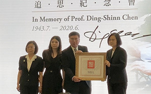 實現上醫醫國 肝病權威陳定信獲總統褒揚令