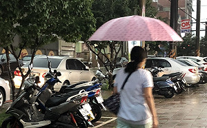 秋意濃！雨彈今炸北台灣 下周東北風南下氣溫更涼