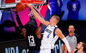 NBA／獨行俠波神被趕出場 「歐洲金童」東契奇不滿(影)