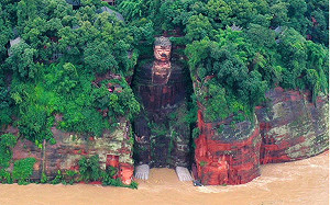 中共建政以來首見!水漫樂山大佛腳趾 四川史無前例啟動「1級防汛」