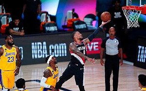 NBA／拓荒者上演老八傳奇　里拉德飆超大號三分轟垮湖人(影)