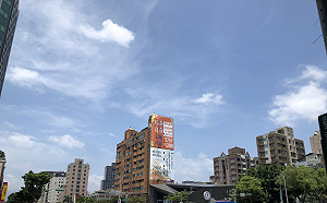 快訊》7縣市高溫示警！新竹以南、東部山區  慎防午後雷雨