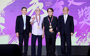 「掌中劇團」陳錫煌獲行政院文化獎！  90歲高齡感言：謝謝大家來看戲