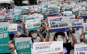 衝著文在寅來！南韓醫師今起集體罷工 嗆「無限期」罷診