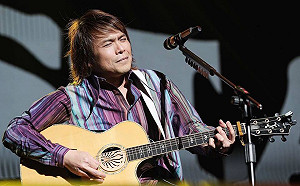 快訊》驚！伍佰滑冰意外左腳踝骨折：演唱會延期