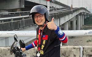 羅智強環島拚「公投綁大選」連署 喊話陳其邁「神主牌來找你了」