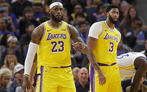 NBA/AD拿老大哥年齡開玩笑 詹皇偷偷爆粗口(影)