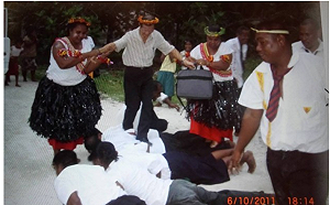 前駐吉大使自爆走過「人肉地毯」：不走當地人會很失望