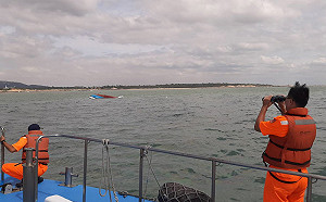 陸籍客船金門海域翻覆  海巡即刻救援撲空