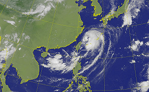 輕颱巴威還會繼續發威？鄭明典：慎防西南風外圍環流影響