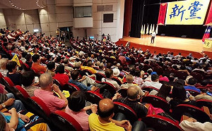 新黨黨慶陣容浩大  「親中」潑漆藝人鄭惠中也來了