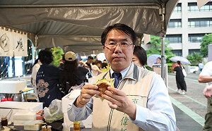 台南市開出首張未戴口罩罰單！竟是黃偉哲違規被罰3000元