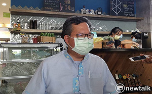 黃偉哲未戴口罩挨罰 鄭文燦：密閉空間還是要戴上口罩