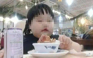 3歲35公斤！中國小網紅遭父母逼吃開直播賺錢