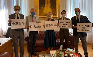 突襲！港警抄家逮2民主黨議員 羅冠聰義大利堵王毅