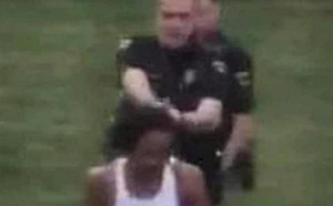 非裔男遭警開槍半身不遂 父母：我兒的命也是命