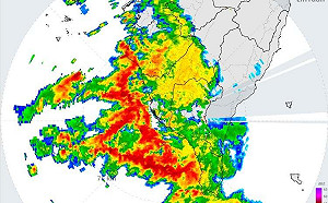 掃到「颱風尾」！中南部豪雨只是第1天  鄭明典：強回波下雨帶在海面集結