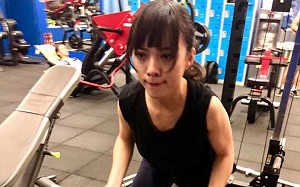 退黨有夠「讚」！ 黃捷PO健身照：破30萬粉就曬腹肌照