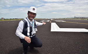 如期完工！桃機北跑道今刨鋪完成 林佳龍現場視察直呼滿意