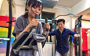 腹肌者聯盟！黃捷退時力秀「力量」 林昶佐也有在練