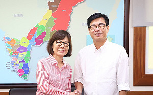 陳其邁首度拜會議長曾麗燕  允諾過去好的政策會做得更好