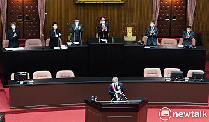 捷克議長立院演說 中文高呼「我是一個台灣人！」