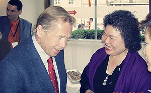 PO出16年前與捷克前總統合照 陳菊：台捷是永遠盟友