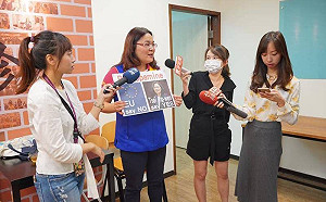 立院攔截捷克議員尬聊美豬挨批「丟臉丟到國際」陳玉珍直播急滅火