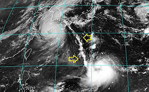 驚！雙颱相隔千里竟長臍帶  鄭明典：兩個颱風手牽手