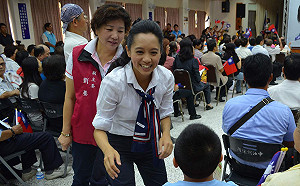 陳以真轉任吳鳳科大授課尚未開學聲量已高