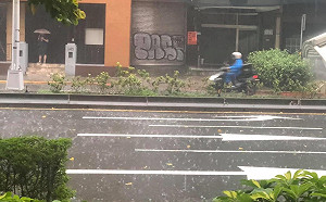 快訊》對流雨彈炸開！5縣市有短時強降雨 慎防雷擊、強陣風